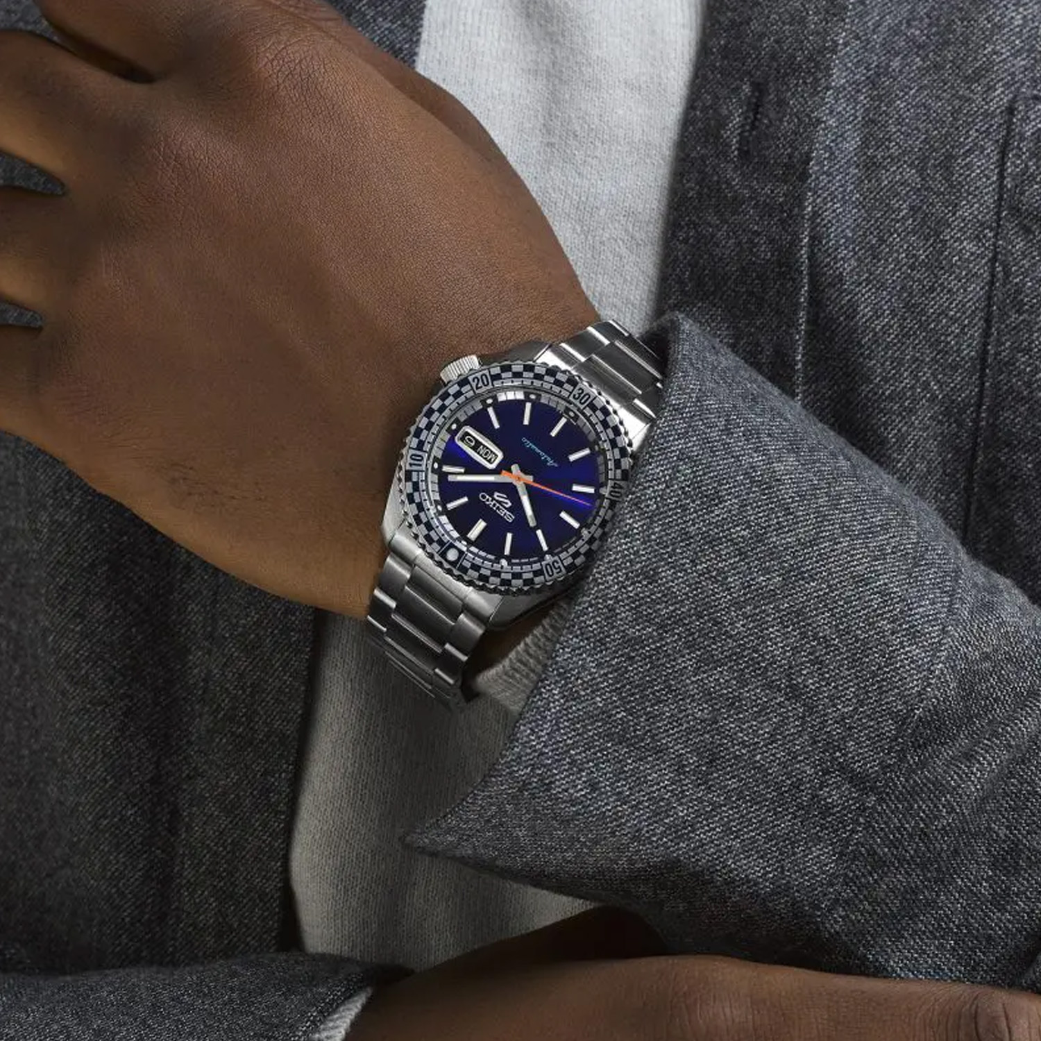 Alternativ bild 1 för SEIKO 5 Sports 42.5mm Blue and White Checker Flag