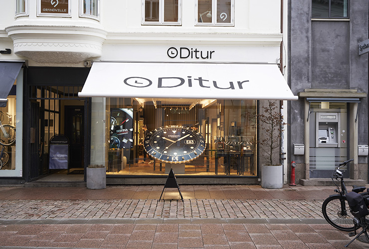 Ditur Aarhus butik udefra