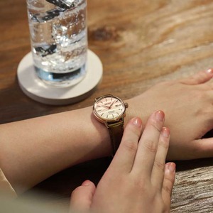 Automatisk klokke for damer