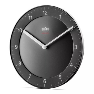 Braun väggklocka