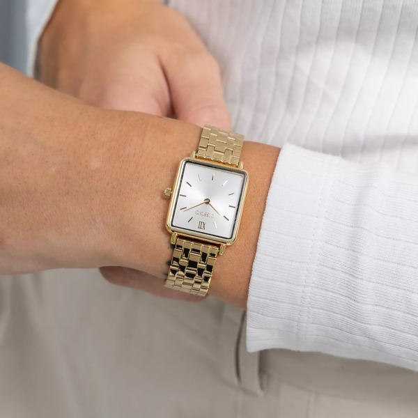 Billede af Dissing Square D1570, som er et firkantet dameur i guld