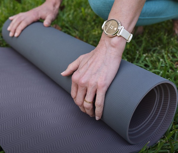 Billede af Garmin Lily 2 010-02839-00, som er et feminint smartwatch med mange funktioner