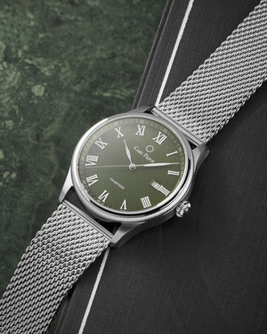 Watch with mesh bracelet