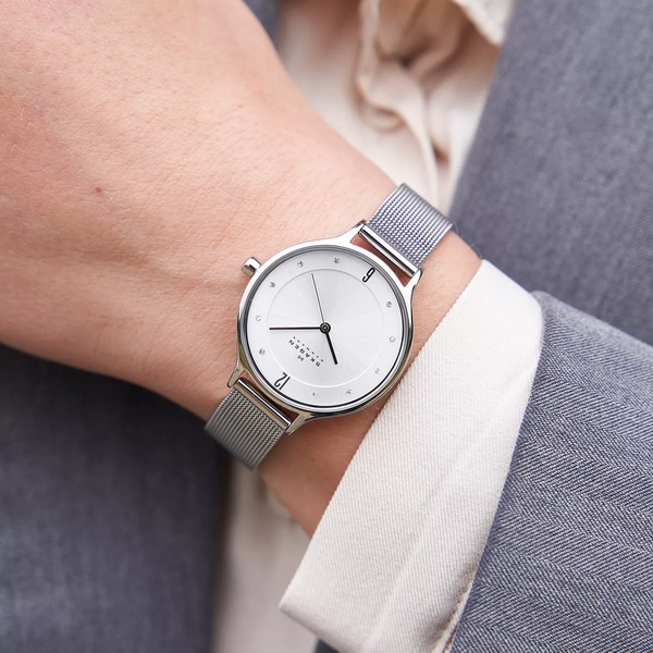 Billede af Skagen Anita dameur, som er et feminint sølv dameur med meshlænke