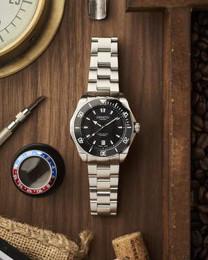 Watch with watch bracelet